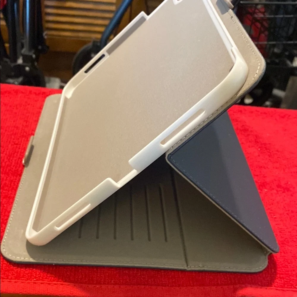 Speck Black Tablet Case